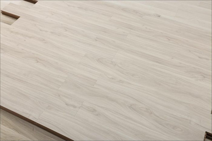 High Glossy Laminate Flooring 11911 - 12mm Class 33