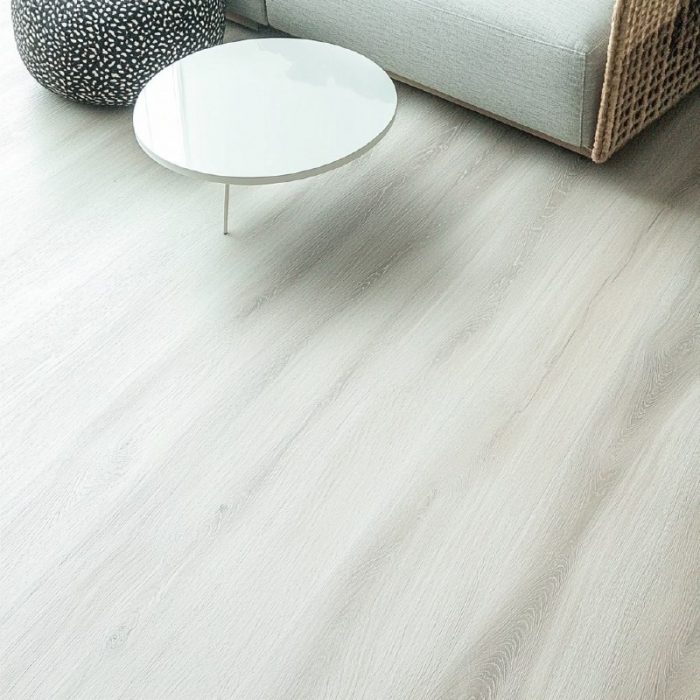 Дубовый ламинат Elegance 33 класс 8 мм.