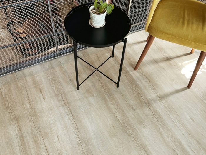 Виниловый ламинат Quartzwood Dub Chelsea.