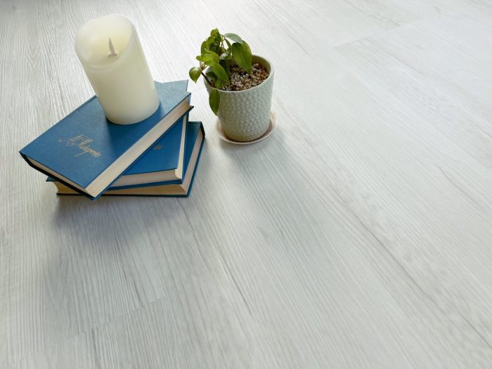 Виниловый ламинат Quartzwood Дуб Манхэттен.