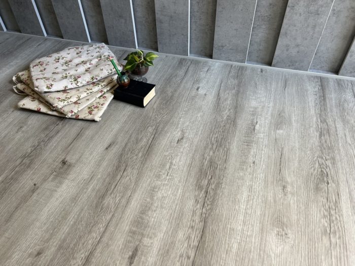 Виниловый ламинат Quartzwood Dub Soho.