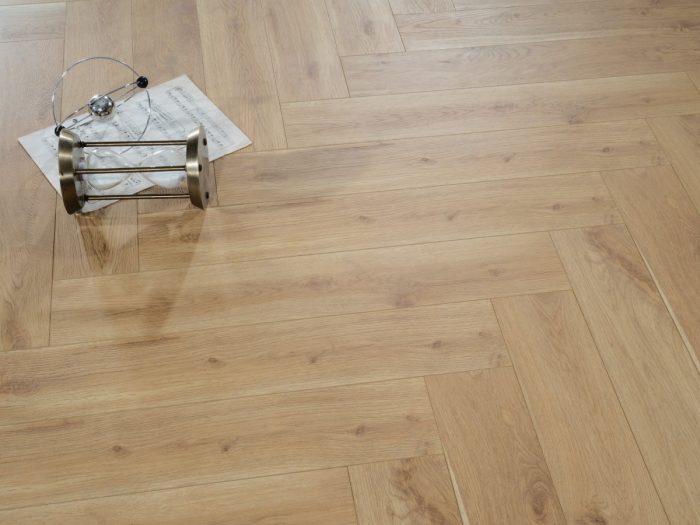 Ламинат 515 Дуб Плимут lamiwood CHESTER - интерьерный дуб.