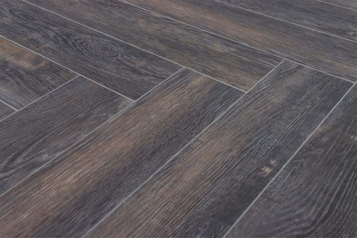 Напольное покрытие кварц винил SPC CronaFloor Herringbone Дуб Бордо H006 - красивый дубовый узор.