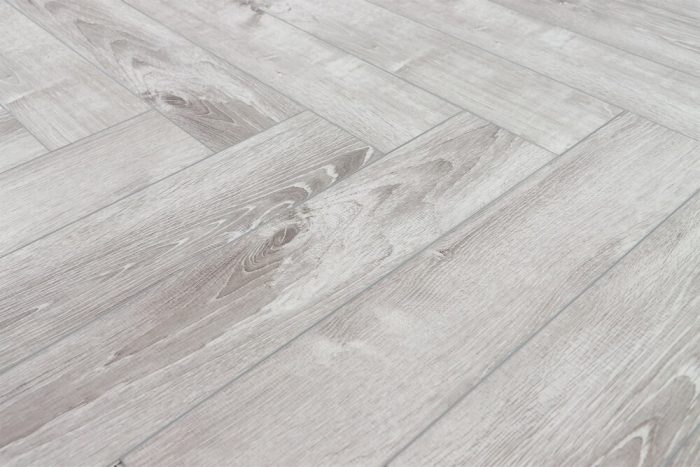 Напольное покрытие кварц винил SPC CronaFloor Herringbone Дуб Страсбург H005 - дубовый напольный плинтус.